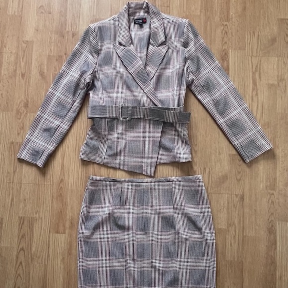 Shelby Rose New York Multi-color 2 Piece Suit Unlined 14 - Picture 3 of 9